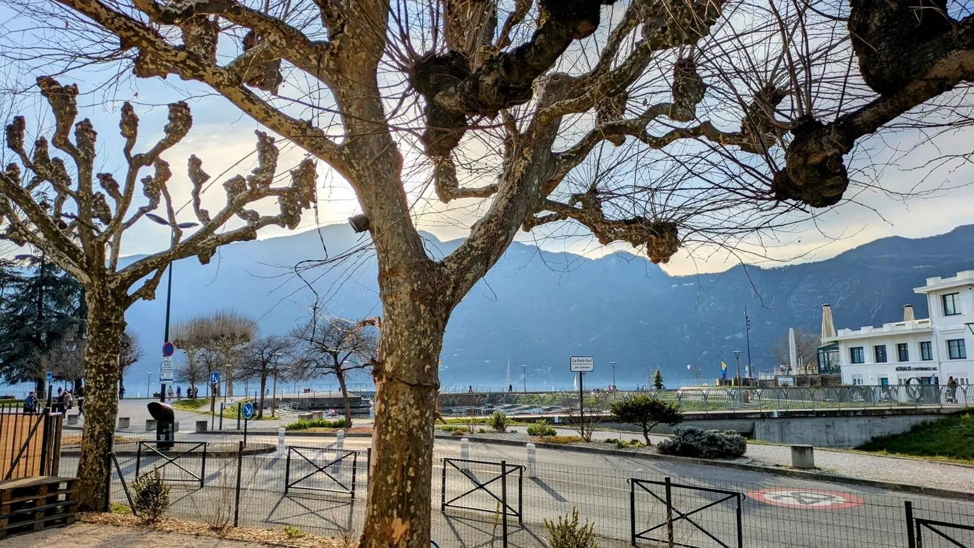 La Villa Du Petit Port - Chambres Aix-les-Bains 0*,