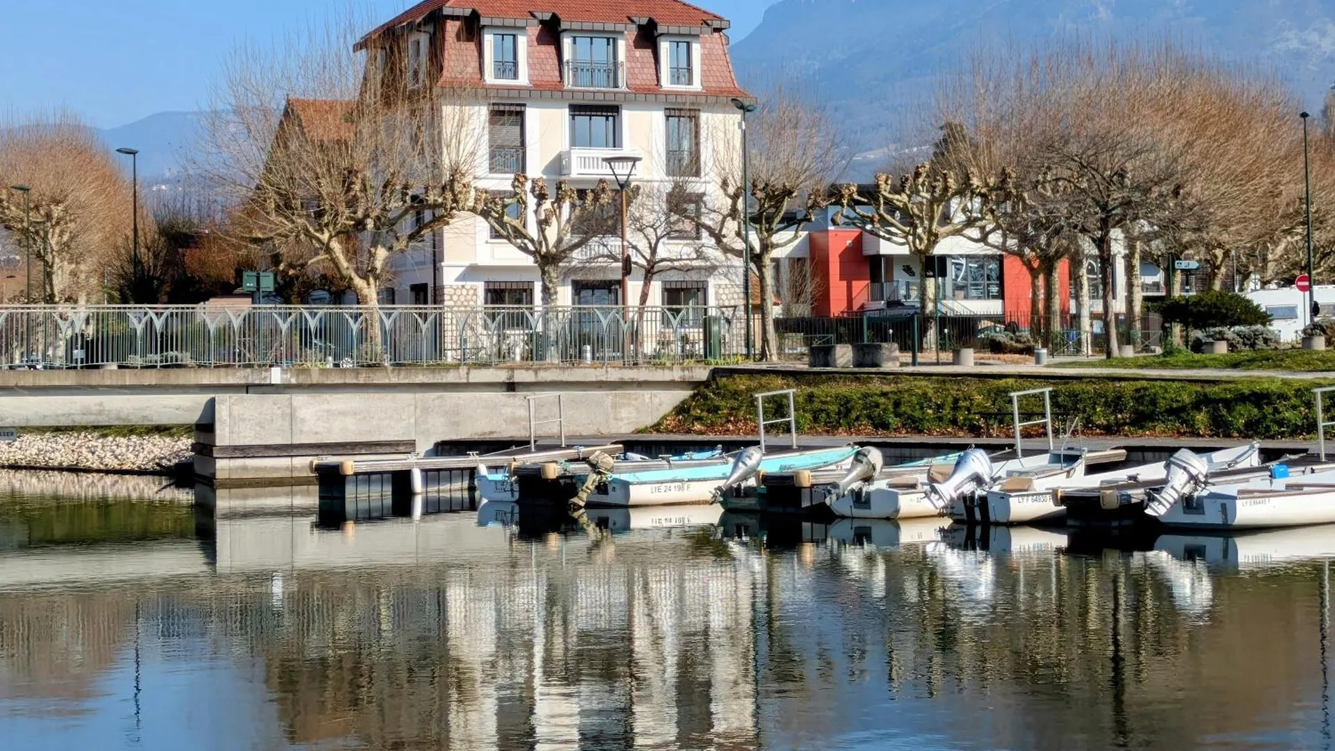 Hotel apartamentowy Chambres De La Maison Aix-les-Bains